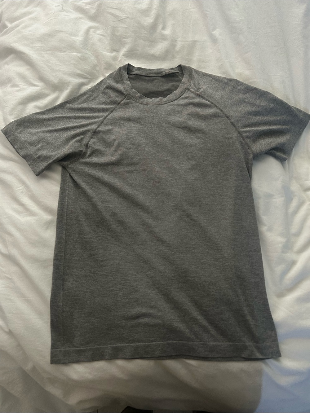 Fabletics Men's Gray Short Sleeve Crewneck Shirt